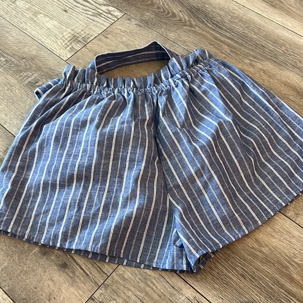 Shorts - Picture 2 of 3